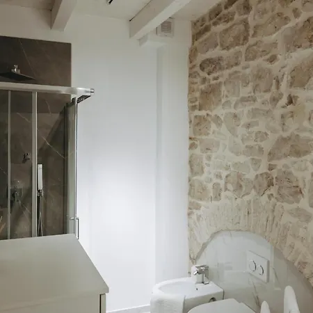 Amiura Apartment
